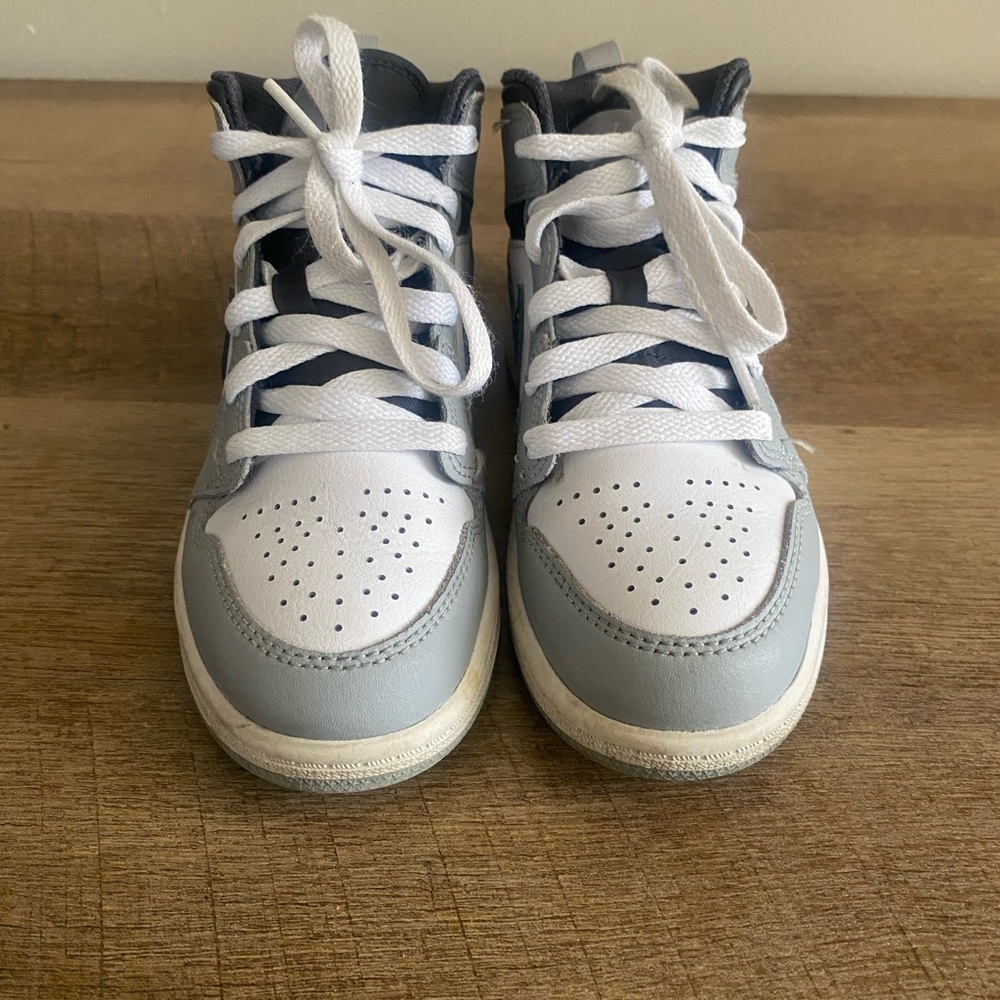 Jordan Aj 1Mid SE